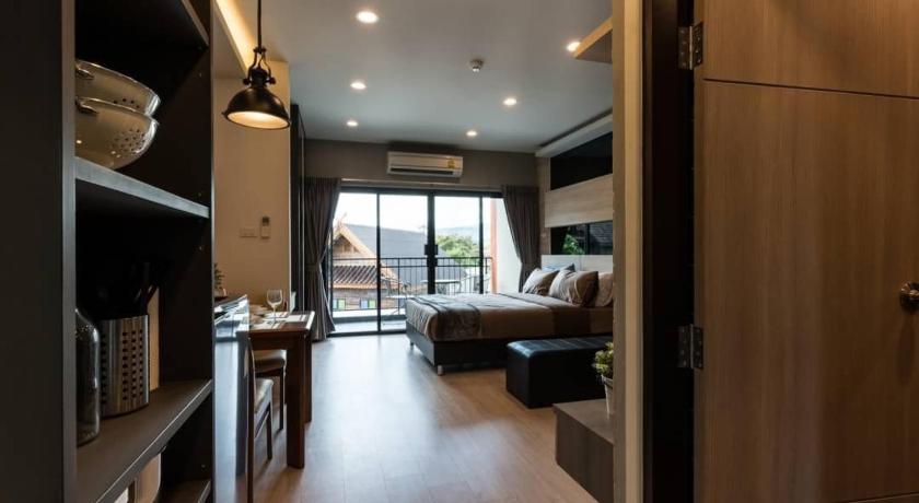 촌부리 Premier Luxe Hotel โรงแรมพรีเมียร์ลักซ์ 4성급 게스트하우스 수영장