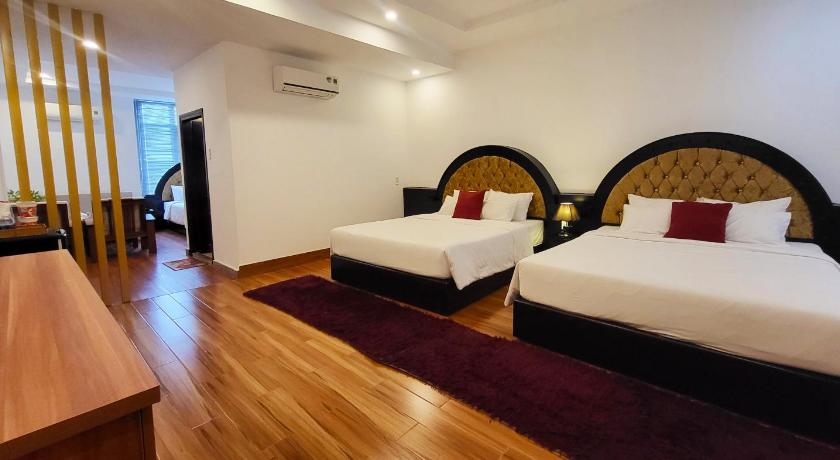 a hotel room with two beds and two lamps, Hoang Son Hotel in Cần Thơ