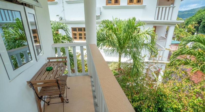 Image of Studio with Garden View 1