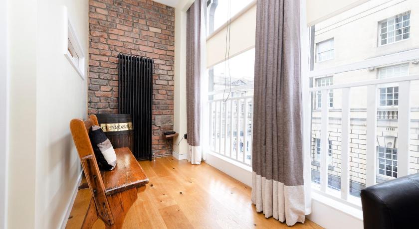 ALTIDO Gorgeous flat by St Giles cathedral photo