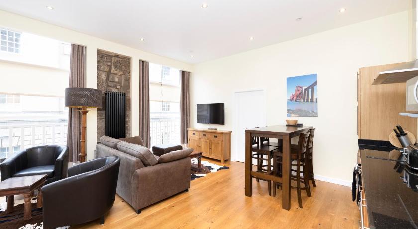 ALTIDO Gorgeous flat by St Giles cathedral photo