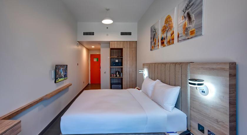 Image of Superior Waterfront Queen Room 5