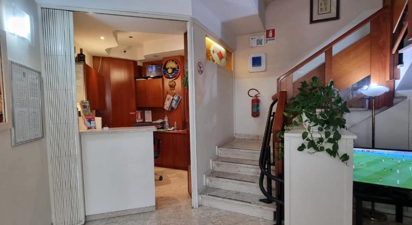 Hotel Indicatore Budget & Business At A Glance photo