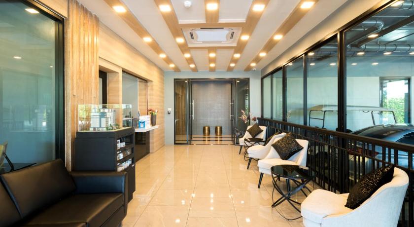 촌부리 Premier Luxe Hotel โรงแรมพรีเมียร์ลักซ์ 4성급 게스트하우스 외관