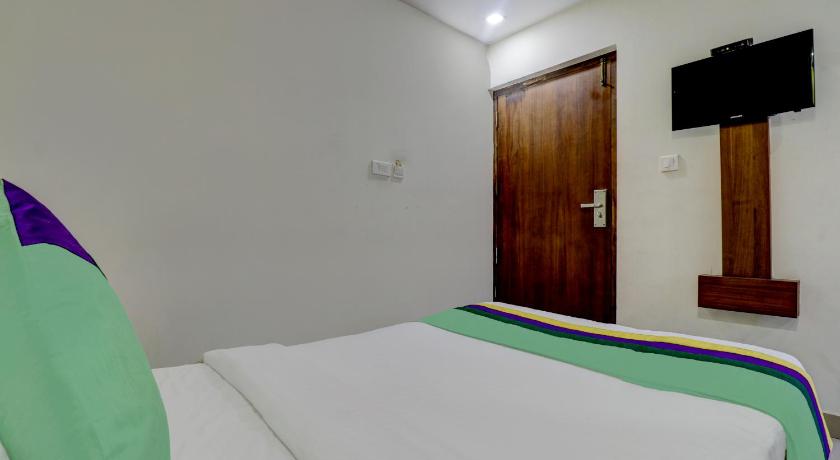 Glitz Inn photo