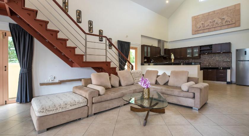 Phuket Villa Felicity w/ 5BR, Pool & Garden, near Haiharn 4-Star Single Room lobby