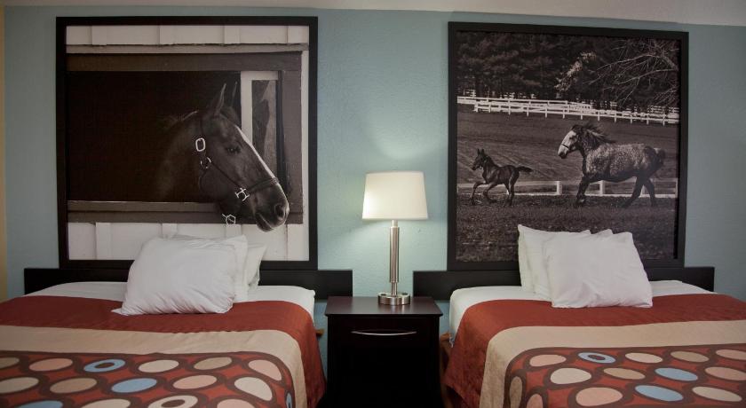 Super 8 By Wyndham Richmond photo