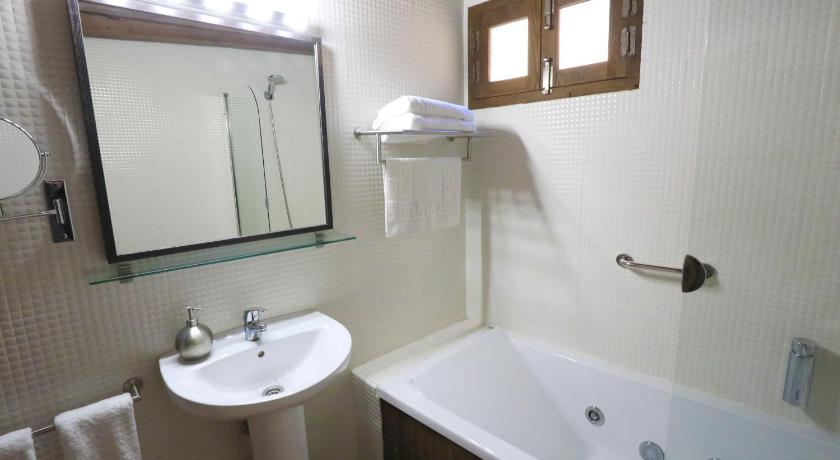 Apartamentos Rurales SPA Casa De Los Escudos photo