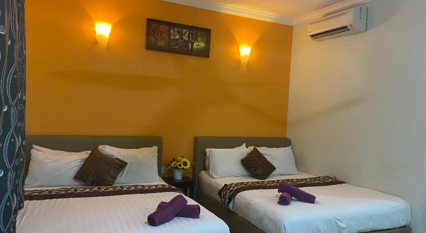 a hotel room with two beds and two lamps, Cenang Memories Motel Langkawi in Langkawi