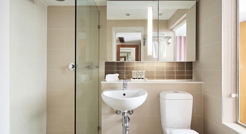 Image of North Sydney Queen Room 6