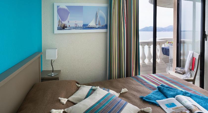 Image of Superior Two-Bedroom Apartment with Sea View (6 Adults) 3