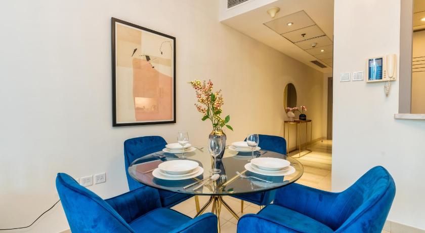 Luxurious Stay with Opera & Fountains Views - image 14