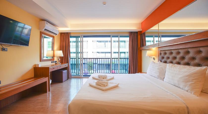 Image of Deluxe Pool View Room 5