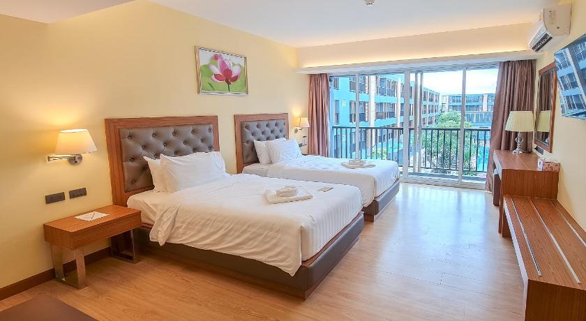 Image of Deluxe Pool View Room 8