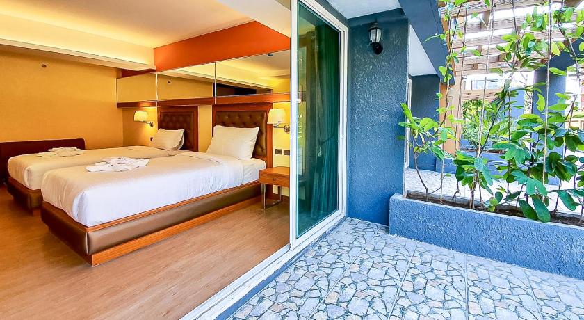 Image of Double or Twin Room with Pool Access 4