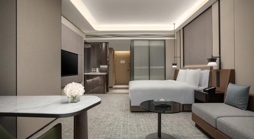Image of 1 King Premium Lounge Access 1