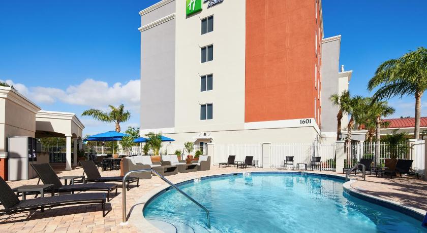 Holiday Inn Express Hotel & Suites Port St. Lucie West photo