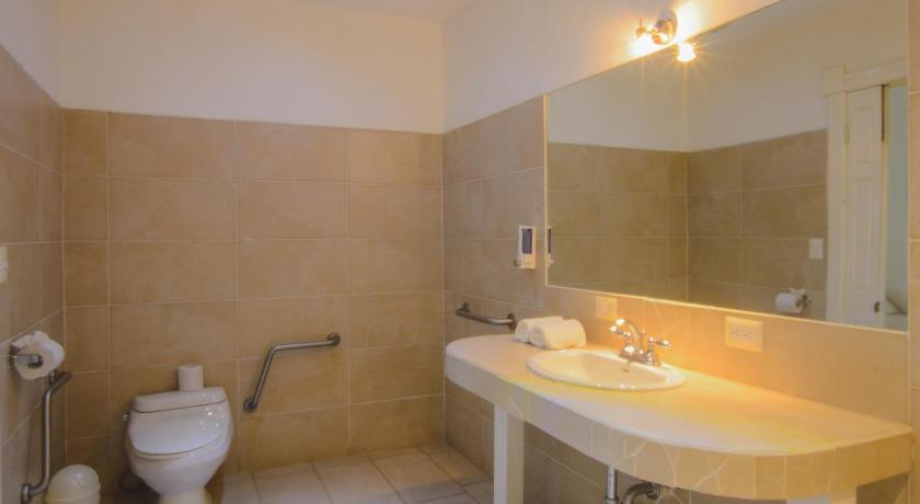 Image of Queen Room with Two Queen Beds - Disability Access 8