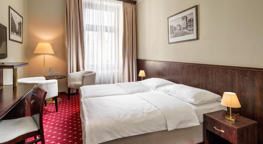 Clarion Grandhotel Zlaty Lev photo
