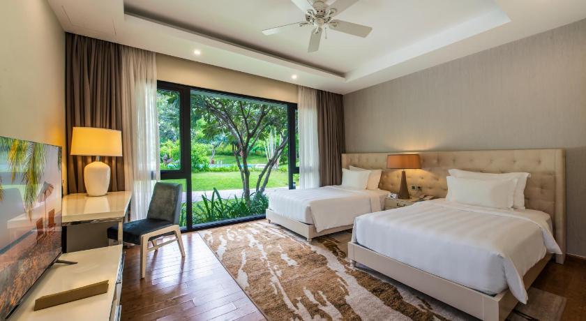 Image of 3-Bedroom Beachfront Pool Villa 6