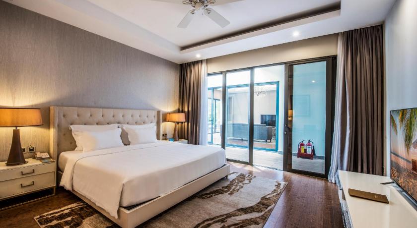 Image of 3-Bedroom Beachfront Pool Villa 4