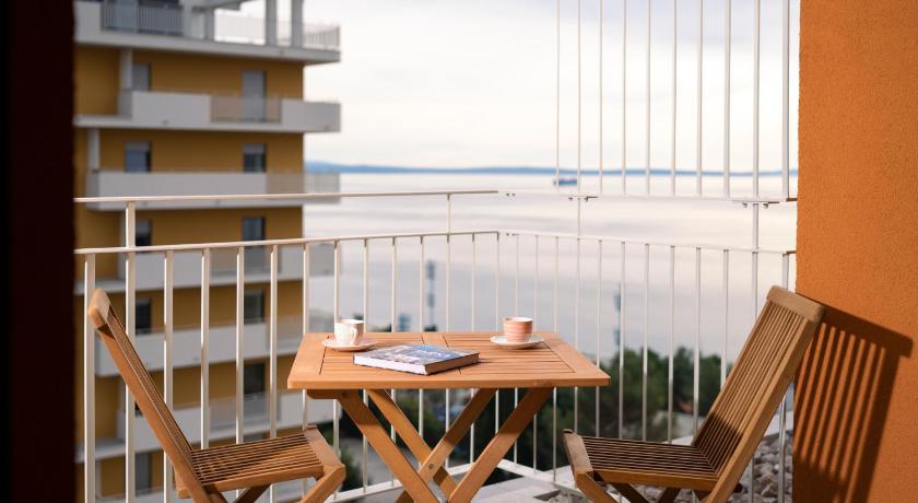 Mannequin - Contemporary apartment with garage sea view and fast WiFi - image 2