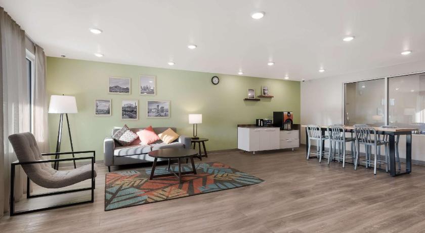 WoodSpring Suites Phoenix-Deer Valley photo