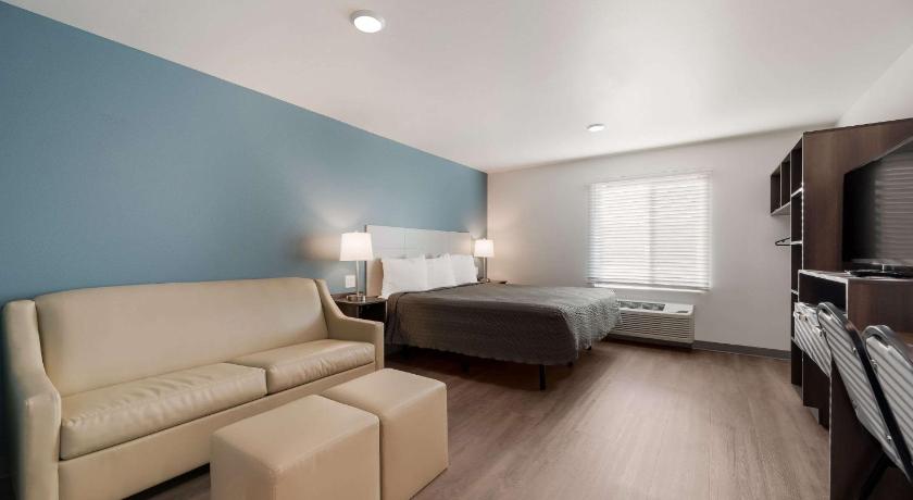 WoodSpring Suites Phoenix-Deer Valley photo