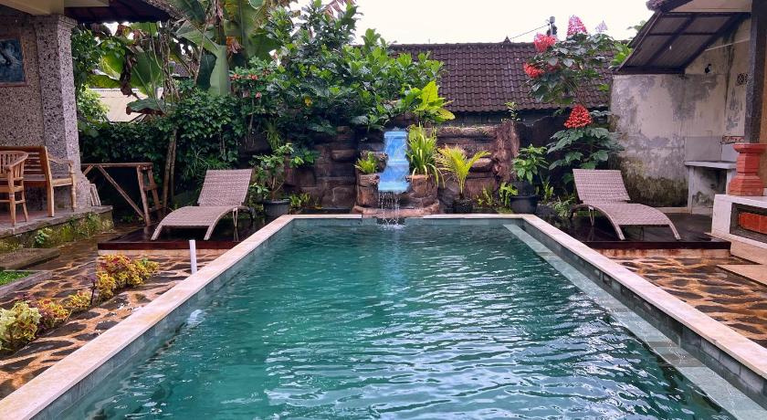 Gusti Homestay photo