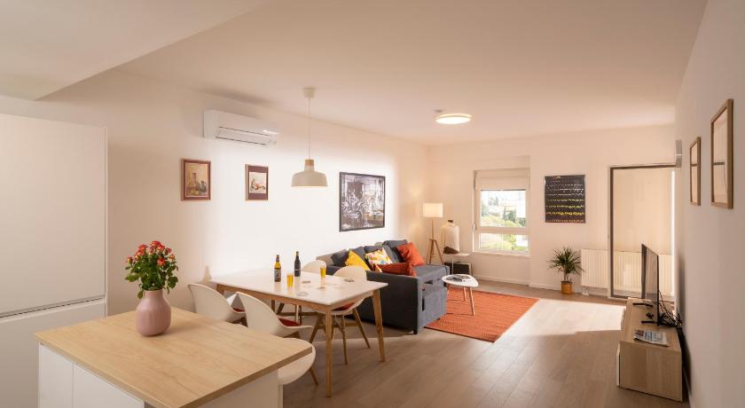 Mannequin - Contemporary apartment with garage sea view and fast WiFi - image 6