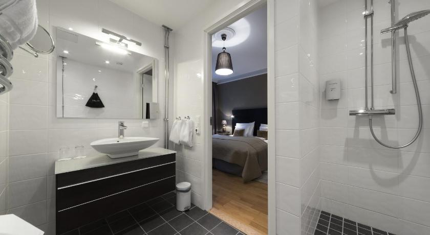 Bild av 2 Single Beds, Nonsmoking, Large Double Room, Sitting Area 2