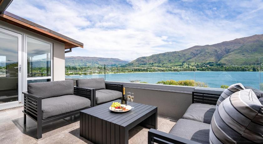 Luxury Lakeview Vista Apartment photo