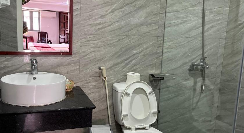 a bathroom with a toilet, sink, and shower stall, Hong Thien 1 Hotel in Hue