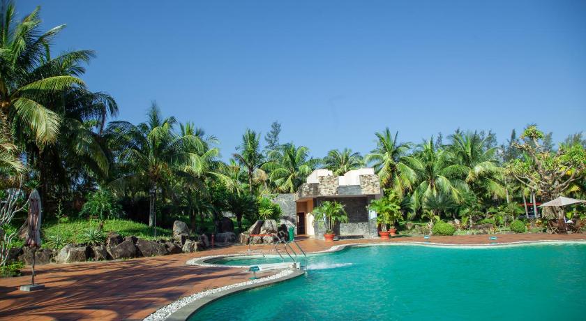 Swimming pool, DLGL - Dung Quat Hotel in Quang Ngai