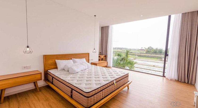 Villa Luna Kedungu: Modern 2-BR w/ pool & rooftop - image 16