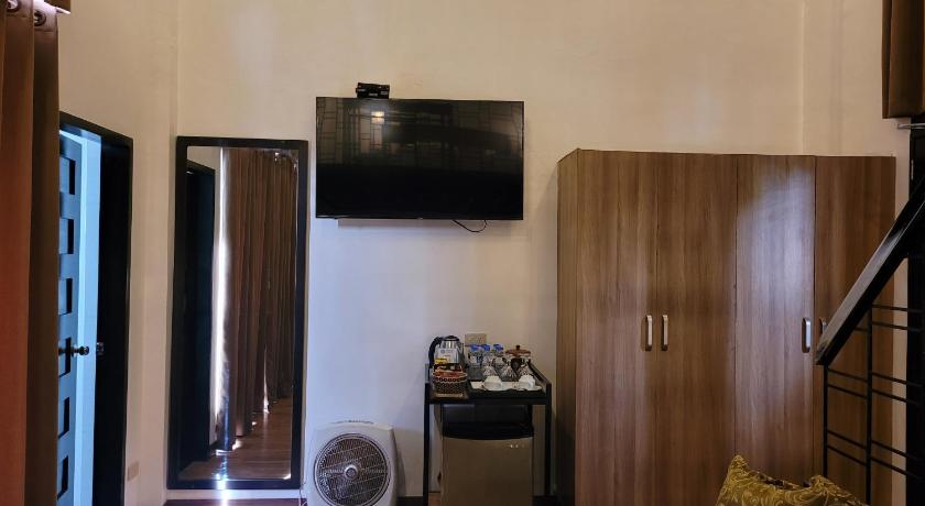Image of Loft Deluxe Room 8