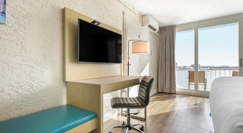 Image of 2 Queen Beds, Nonsmoking, Upgrade 6