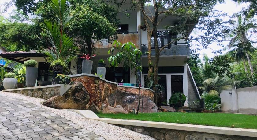 Center Point Villa Unawatuna photo