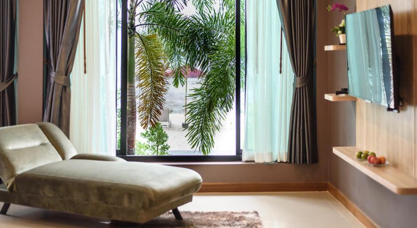 Image of Family Room for 2 Adults and 2 Children 12