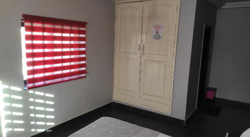 Royal Blue Guest House & Bar photo