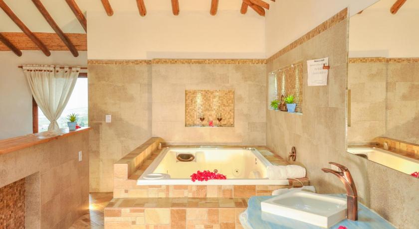 Image of Suite with Hot Tub 2