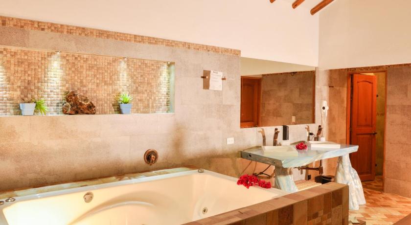 Image of Suite with Hot Tub 12