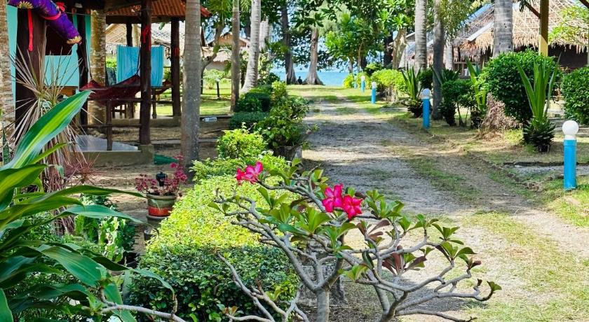 Lanta L.D. Beach Bungalows - image 50