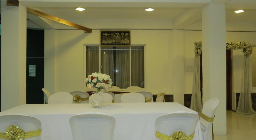 Hotel Achivina Kandy photo