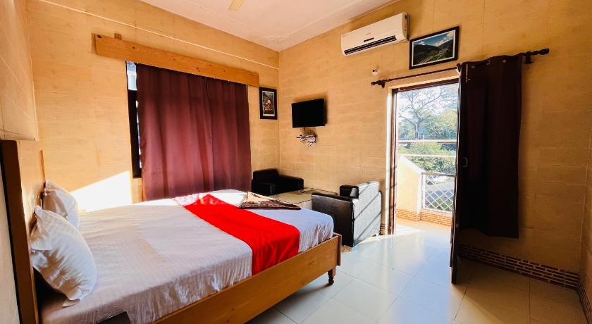 Hotel Raj Golden & Restaurant photo
