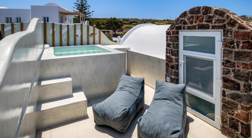 Aelia Luxury Suites Santorini photo