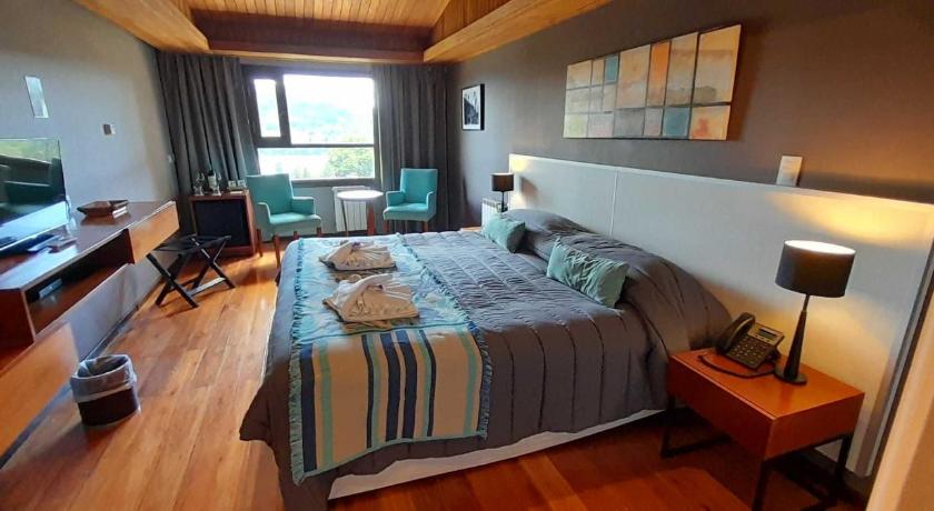Image of Superior Suite with Lake View 4