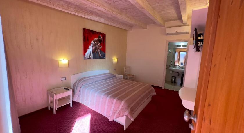 a bedroom with a bed and a dresser, Bel Sole B&B in Civitavecchia