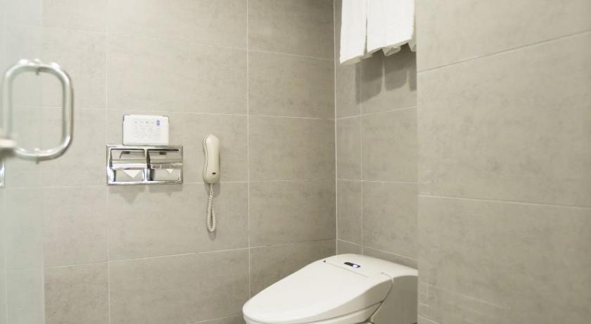 Image of Standard Room with 2 Single Beds Non Smoking 12