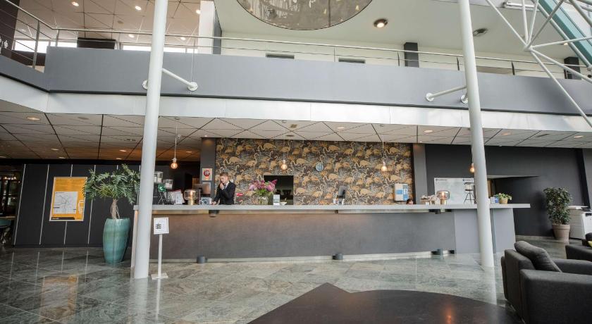 Flonk Hotel Groningen Zuid, BW Signature Collection photo